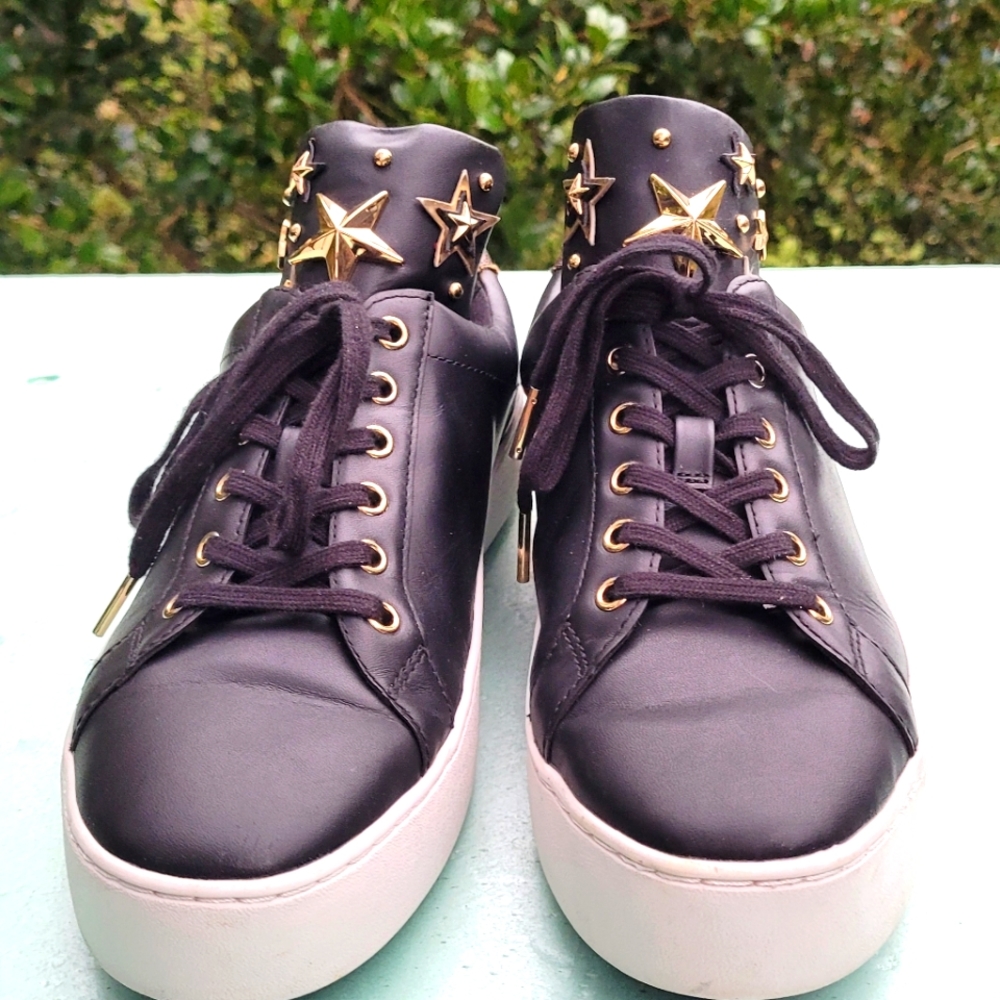 Michael Kors Black Sneaker W Golden Stars👟 size 9.5